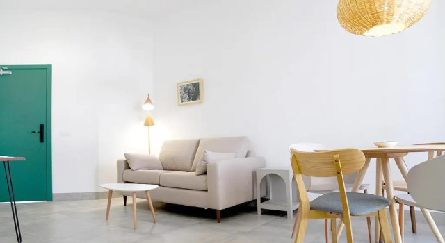 Полулюкс с балконом CASA DE LA VEGA SUITES