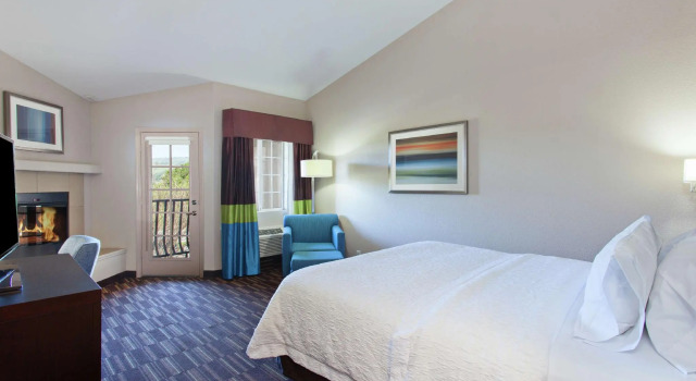 Двухместный номер Standard с балконом Hampton Inn Morgan Hill