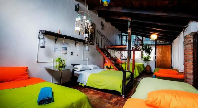 Кровать в общем номере Hostal México Airport CDMX