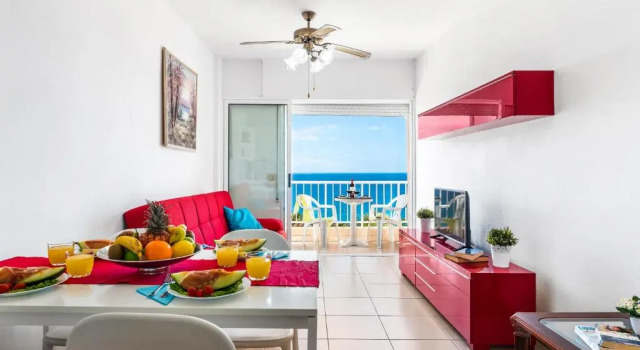 1 1 Beautiful seafront with balcony and WIFI