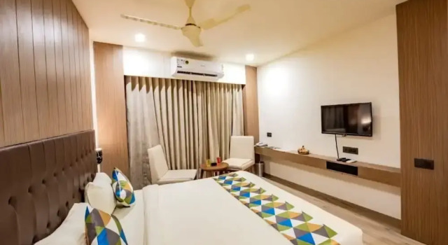 Hotel the Rivera  Rajkot, Rezerwuj Hotel Tanie hotele w Gujarat