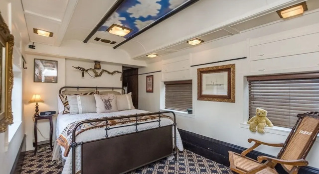 1894 Private Pullman Palace Ca 1 Bedroom Apts by Redawning, Забронировать Дом для отпуска Фредериксберг Texas Wine Country, рядом с Театр Rockbox