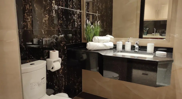 Whitesage - Sleek Studio With Canal View Near Metro, Забронировать Отель Дубай Эмират Дубай, рядом с Дубайский аквариум