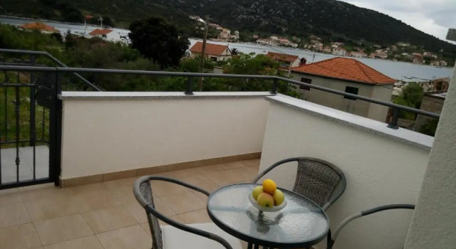 Apartment Villa Octopus, Забронировать Апартаменты/квартира Отели Винишче с бассейном, рядом с Пляж Смоквина, Бассейн