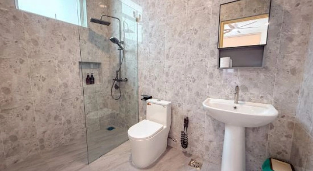 Aesthetic Muji Pool Villa in Ipoh | 5BR 24Pax, Boek Villa Vakantiehuizen in Perak, Cottage