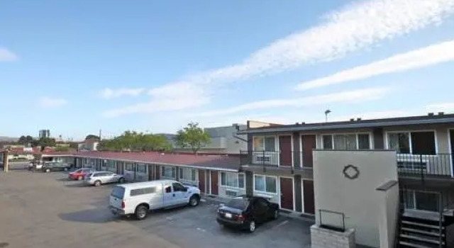 Студия Superior Budget Inn