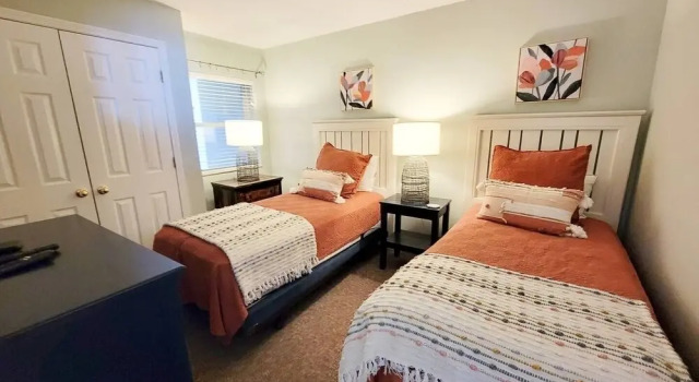 Ashworth 1801 4 Bedroom Condo by RedAwning, North Myrtle Beach, Забронировать Отель Отели Норт-Миртл-Бич с парковкой, рядом с Парк развлечений OD Pavilion, Парковка