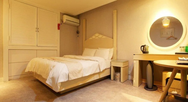 Donkey Hotel