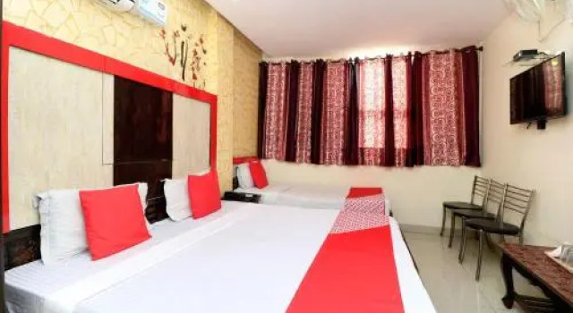 OYO 28225 Hotel Lions Den, Забронировать Отель Отели Chandigarh Region с завтраком, Завтраки