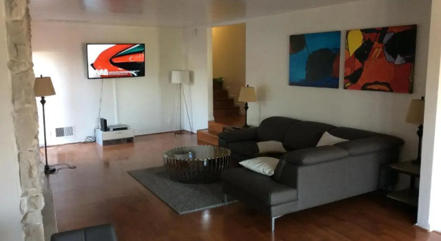 Коттедж 4 bedroom and 3 bath home close to universal studio and Hollywood