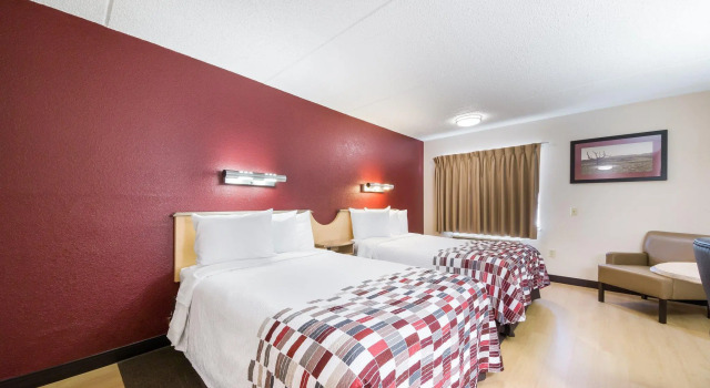 Четырёхместный номер Standard Red Roof Inn Laredo