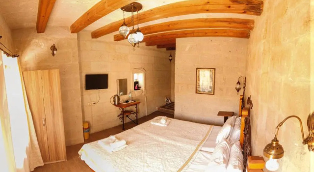 Полулюкс с балконом Angel Cave Suite