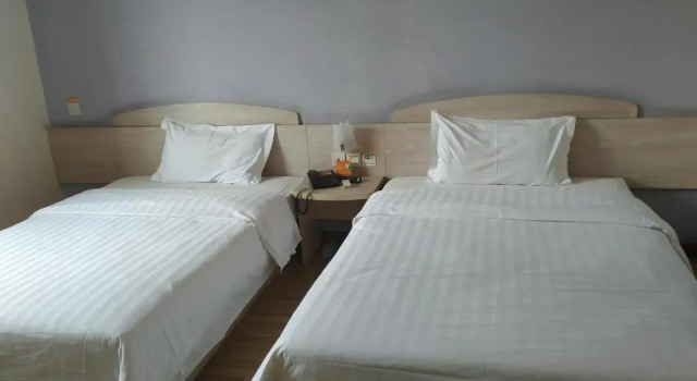 Двухместный номер Business 7 Days Inn Zhongshan Renmin Hospital Holiday Square Branch