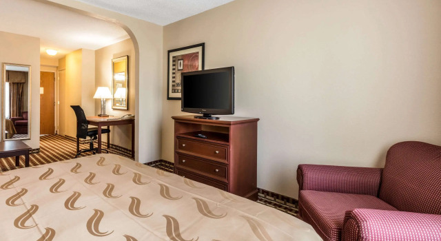 Quality Suites Paducah I-24, Rezerwuj Hotel Hotele w Paducah z parkingiem, Parking
