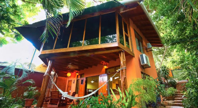 Коттедж с 3 комнатами Tico Adventure Lodge