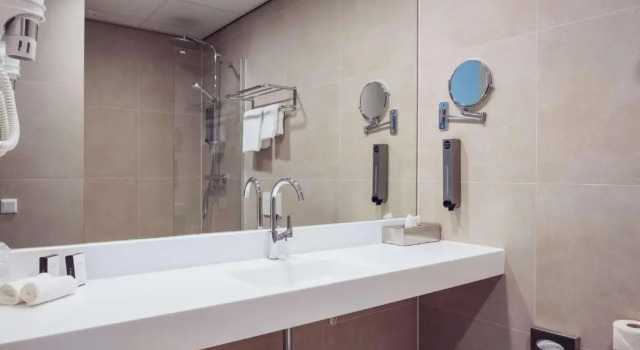 Трёхместный номер Standard PLAZA Premium Den Haag City Center
