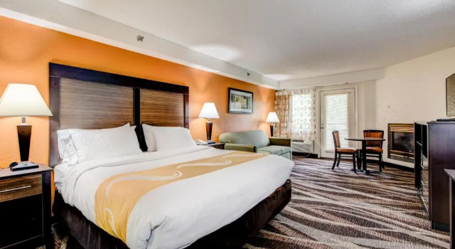 Номер Standard с видом на горы Quality Inn Creekside - Downtown Gatlinburg