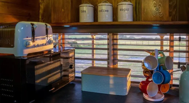 Апартаменты c 1 комнатой American School Bus - 1 Bedroom  - Blossom Farm - Tiers Cross