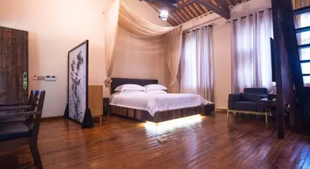 Люкс Deluxe Мансарда Sanshuige Boutique Hostel