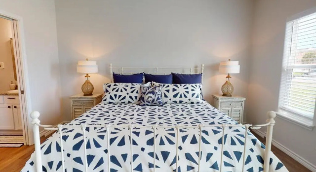 CLP804 Upscale 5 Bedroom Home, Close to Beach with Boardwalk, Community Pool