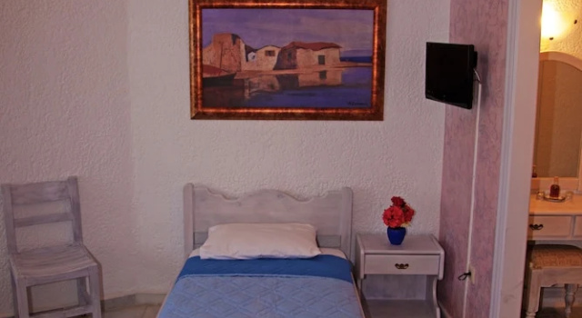 Четырёхместный номер Standard Hotel Saint George Valsamitis