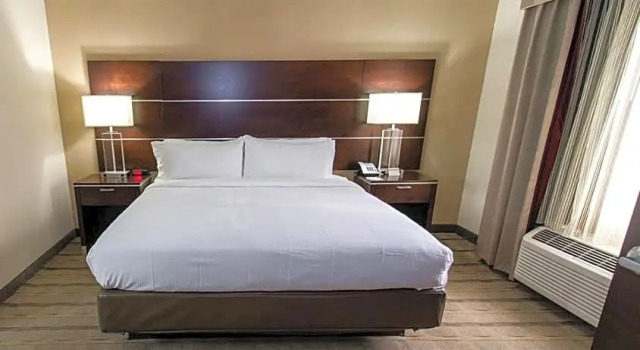 Люкс Holiday Inn Charlotte Airport by IHG