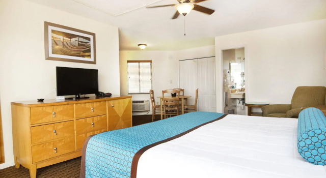 Ocean Club Treasure Island Hotel