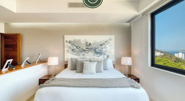 Luxury 4 BR Condo - Amazing Bay View - Pool