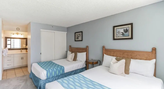 Renovated Waikiki Banyan Condo w/ Pool View, Free parking