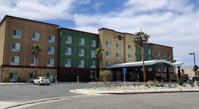Кровать в общем номере Best Western Plus Coachella Valley Inn & Suites