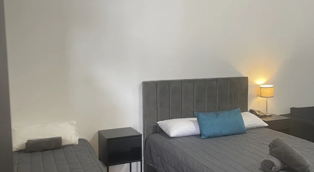 Четырёхместный номер Standard City West Motel