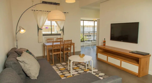 Stylish Chic 2BR Bauhaus Ap Heart of TLV, Забронировать Отель Тель-Авив Тель-Авивский округ, рядом с Площадь Рабина
