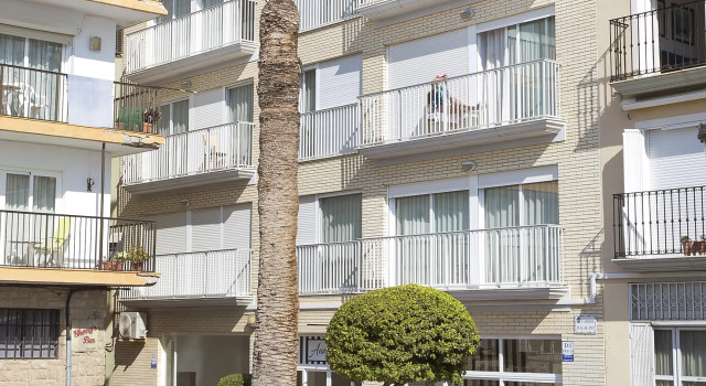 Apartamentos Queens By Mc, Забронировать Апартаменты/квартира Бенидорм Коста-Бланка, рядом с Church of San Jaime and Santa Ana