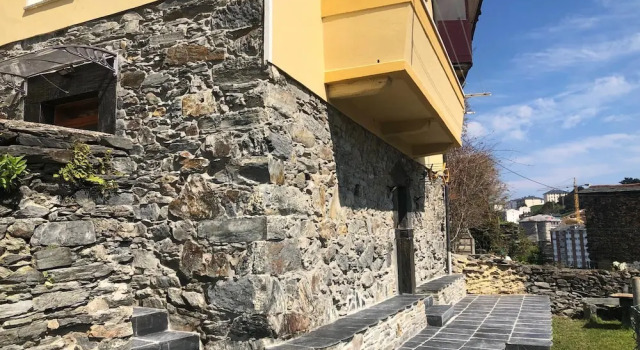 Studio in Luarca, With Wonderful Mountain View and Enclosed Garden - 700 m From the Beach, Prenota Casa vacanze Hotel a Asturie con parcheggio, Parcheggio