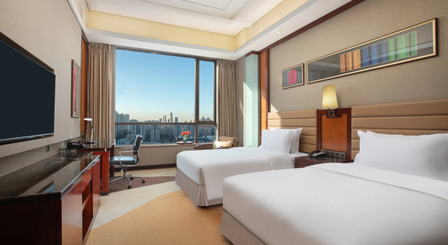 Crowne Plaza Tianjin Binhai Center by IHG, Buchen Sie Hotel Binhai Tianjin Area