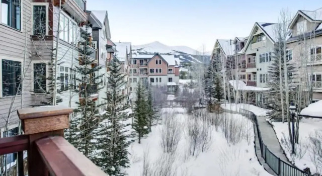 Номер Standard с 3 комнатами с балконом 3 Bedroom Mountain Condo on Main Street - Walk to Lift, Onsite Pool, Luxury-rated!