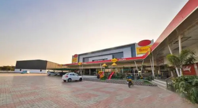 OYO 28294 Hotel Milan Food Court, Buchen Sie Hotel Mehsana Gujarat