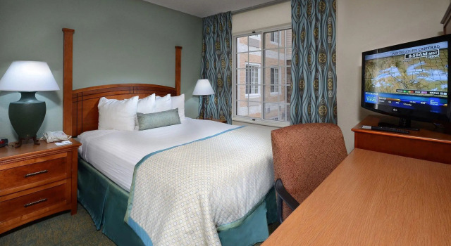 Четырёхместный люкс с 2 комнатами Staybridge Suites Raleigh-Durham Airport-Morrisville by IHG
