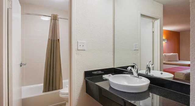 Двухместный номер Premium Motel 6-Savannah, GA - Midtown