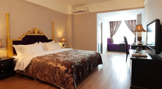 Chengdu House Hotel