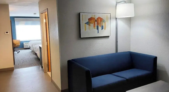 Семейный люкс Holiday Inn Express Hotel & Suites Antigo by IHG