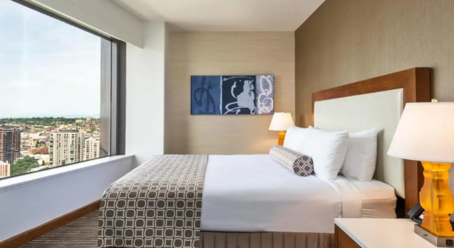 Двухместный люкс Executive Crowne Plaza Seattle - No Resort Fee - Newly Renovated IHG Hotel