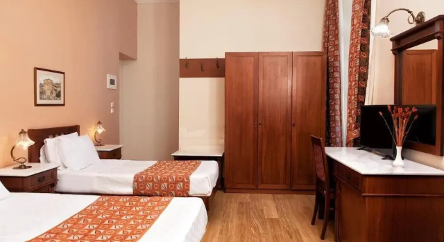 Трёхместный номер Superior с балконом и с видом на город Egli Hotel