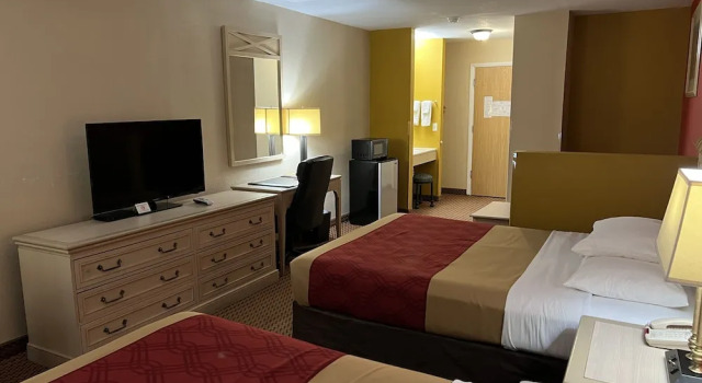 Люкс Econo Lodge Inn & Suites Walnut