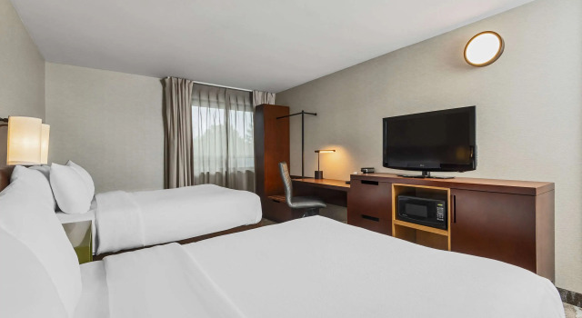 Четырёхместный номер Standard Comfort Inn Cambridge - Highway 401