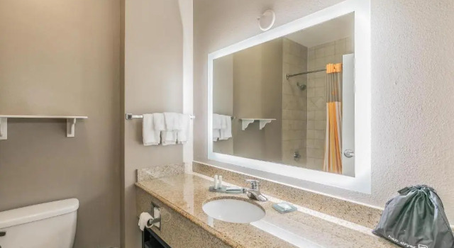 Четырёхместный номер Deluxe La Quinta by Wyndham Granbury