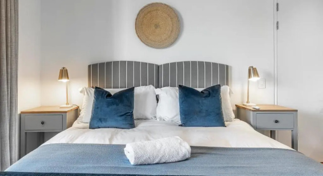 Апартаменты 17 Marine, 2 Bedroom Sea-Facing Apt101