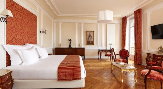 Люкс Royal с балконом Château Saint-Michel, The Originals Relais (Relais du Silence)