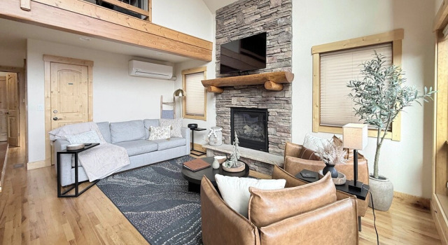 Updated & Spacious Lodge in Heart of Estes Park!