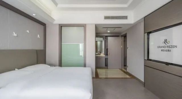 Люкс Deluxe Grand Rezen Hotel Shanghai Pudong (Shanghai international tour and resort zone)